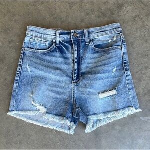 Sneak peek high rise denim short with frayed hem / LARGE